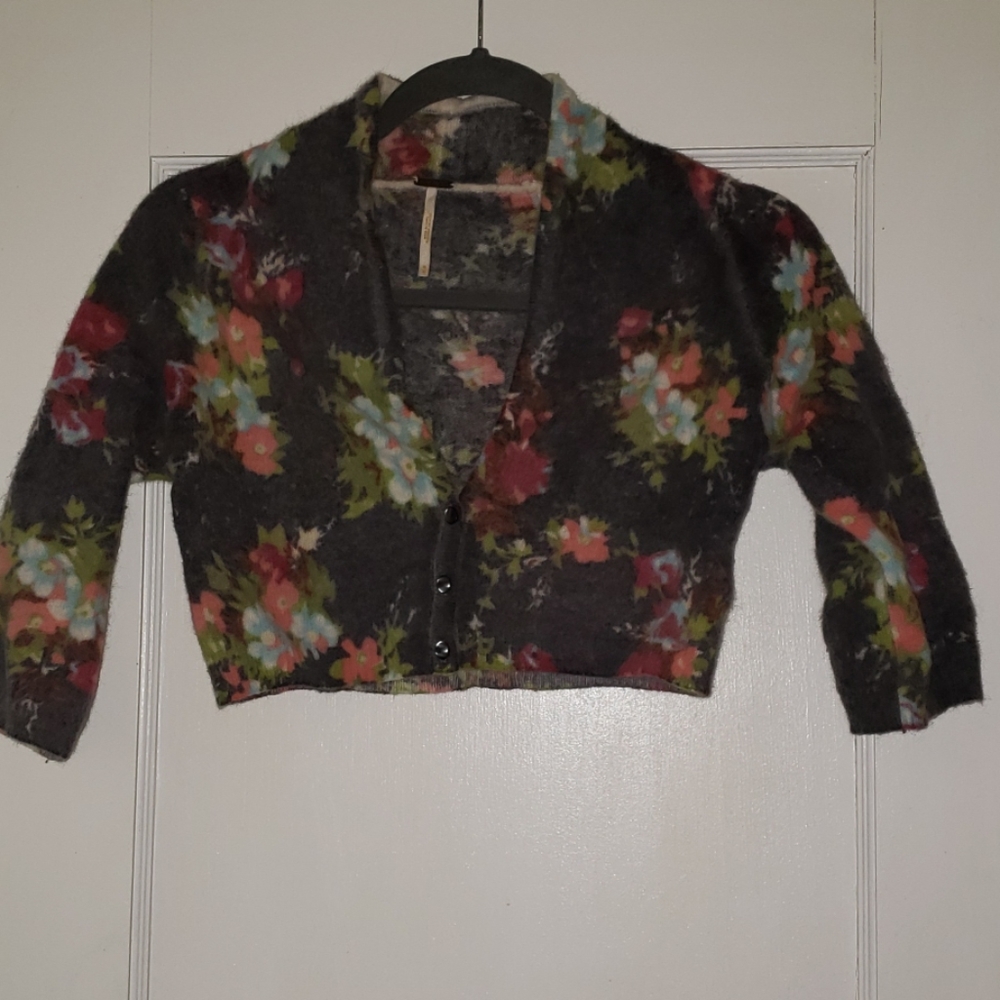 Short sweater cardigan